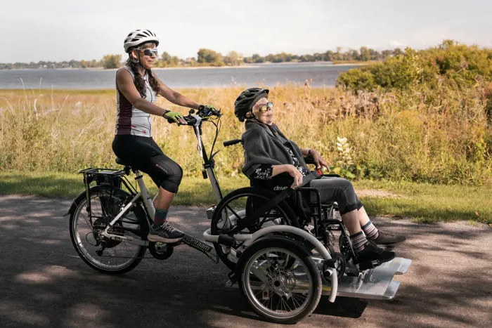 Image illustrant pour Vélo-fauteuil roulant